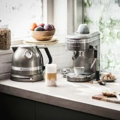 KitchenAid - Artisan Wasserkocher 1,5 L - Medallion Silber 11 KitchenAid - Artisan Wasserkocher 1,5 L - Medallion Silber -KitchenAid Sales 15891 Wasserkocher ARTISAN 4