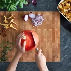 Springlane Eichenholz Schneidebrett — 50 X 40 X 4 Cm 13 Springlane Eichenholz Schneidebrett — 50 X 40 X 4 Cm -KitchenAid Sales 943467 Springlane Eichenholz Schneidebrett 50x40x4cm Mood 01 schneiden 1500px 1280x1280