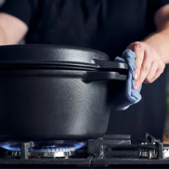 TimMälzer Tims Kombitopf-Bräter 28 Cm Mit Grilldeckel -KitchenAid Sales 943740 Kombibrater Moodfoto 17 Topf gross 1600px neu 1280x1280