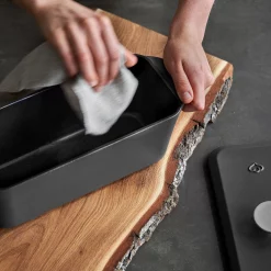 Springlane Gusseisen Kastenform 14 Springlane Gusseisen Kastenform -KitchenAid Sales 944172 Springlane Gusseiserne Kastenform grau Mood 06 Reinigung 1600px 1280x1280