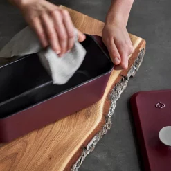 Springlane Gusseisen Kastenform -KitchenAid Sales 944174 Springlane Guseiserne Kastenform Moodfoto 06 Reinigung Rot 1600px 1280x1280