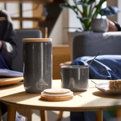 Springlane Keramik Vorratsdosen-Set — 2-tlg. 10 Springlane Keramik Vorratsdosen-Set — 2-tlg. -KitchenAid Sales 944399 Springlane MistyCliff Keramikdosen Moodfoto Wohnzimmer 1280x1280