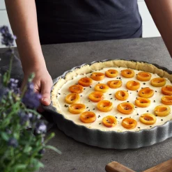 Springlane Keramik Tarteform Misty Cliff — 28 Cm 10 Springlane Keramik Tarteform Misty Cliff — 28 Cm -KitchenAid Sales SPL Tarte und Auflaufformen Griffe Tarte 02 1280x1280 1