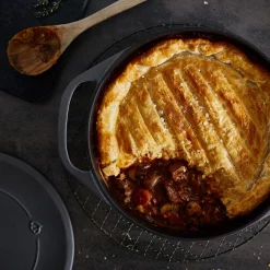 Springlane Gusseisen Cocotte — Rund 24 Cm 14 Springlane Gusseisen Cocotte — Rund 24 Cm -KitchenAid Sales Springlane Cocotte rund grau Guinness Pie 1280x1280