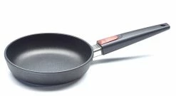 Woll Nowo Titanium Induction Gusspfanne Ø 20cm Ø Flach In Geschenkbox