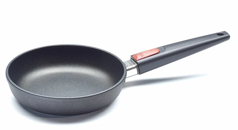 Woll Nowo Titanium Induction Gusspfanne Ø 20cm Ø Flach In Geschenkbox 3 Woll Nowo Titanium Induction Gusspfanne Ø 20cm Ø Flach In Geschenkbox